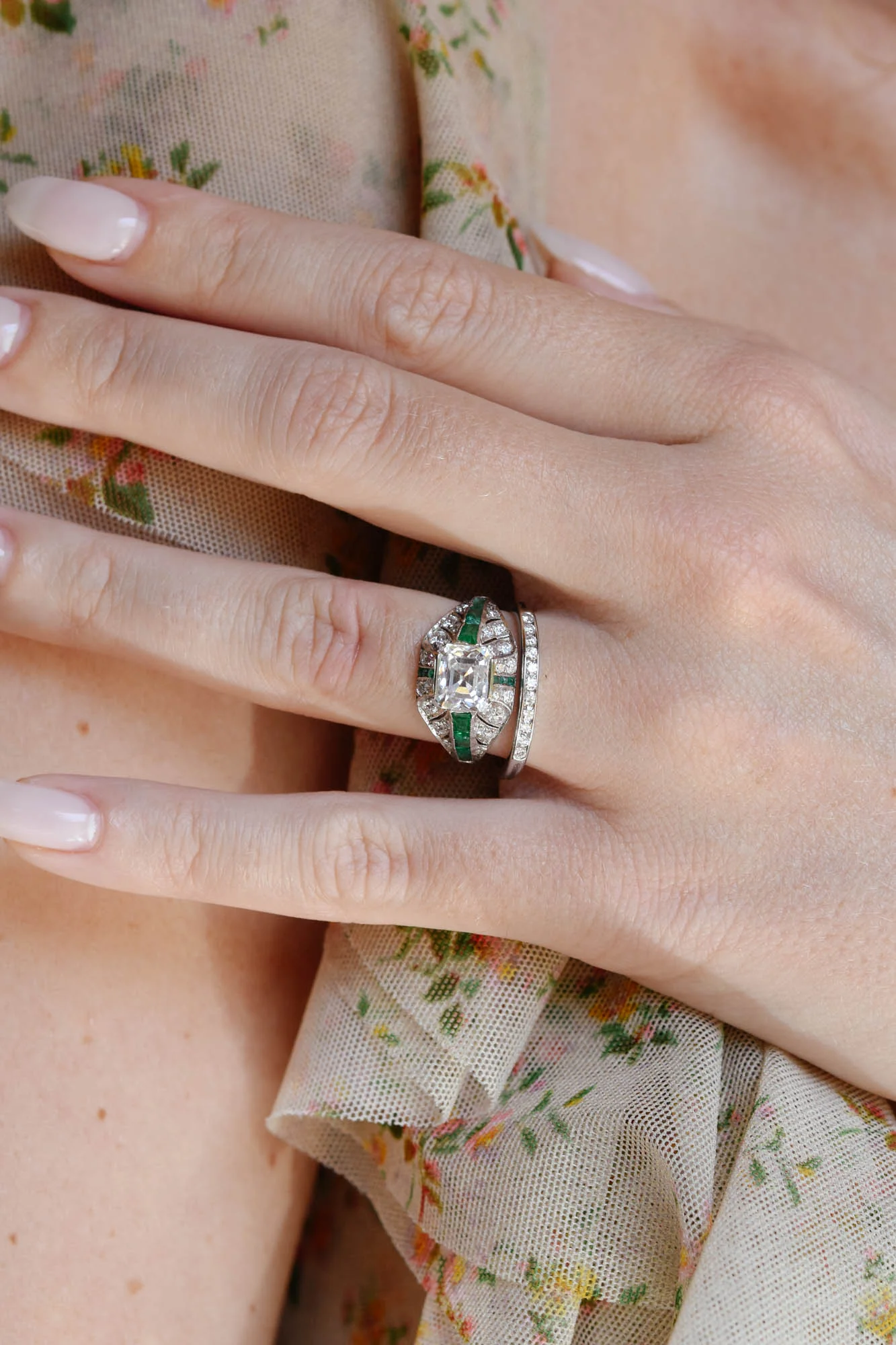 J.E. Caldwell Art Deco 1.84 Carat Emerald Cut Diamond and Emerald Vintage Engagement Ring - Image 7