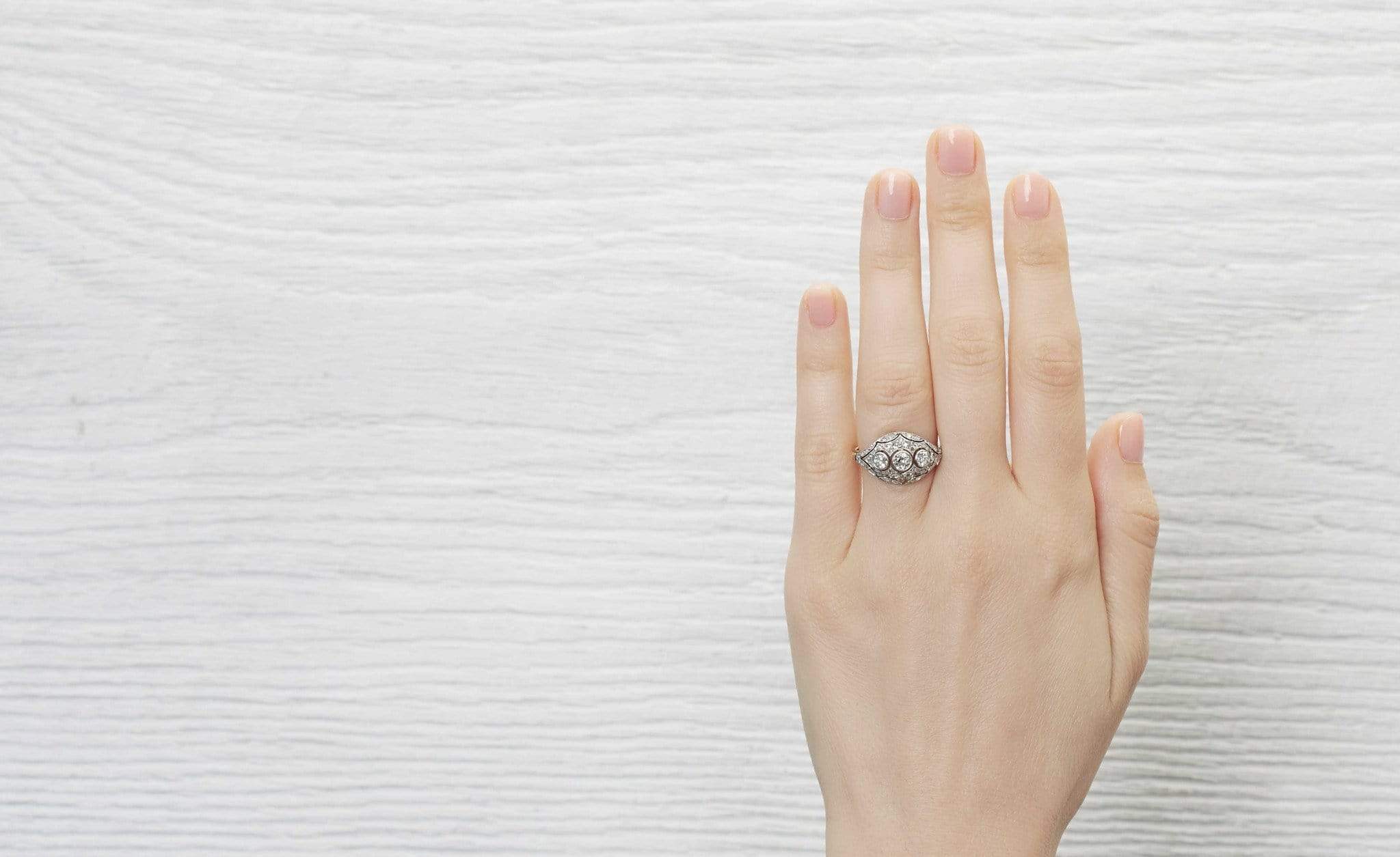 Late Edwardian Three Stone Ring - Image 5
