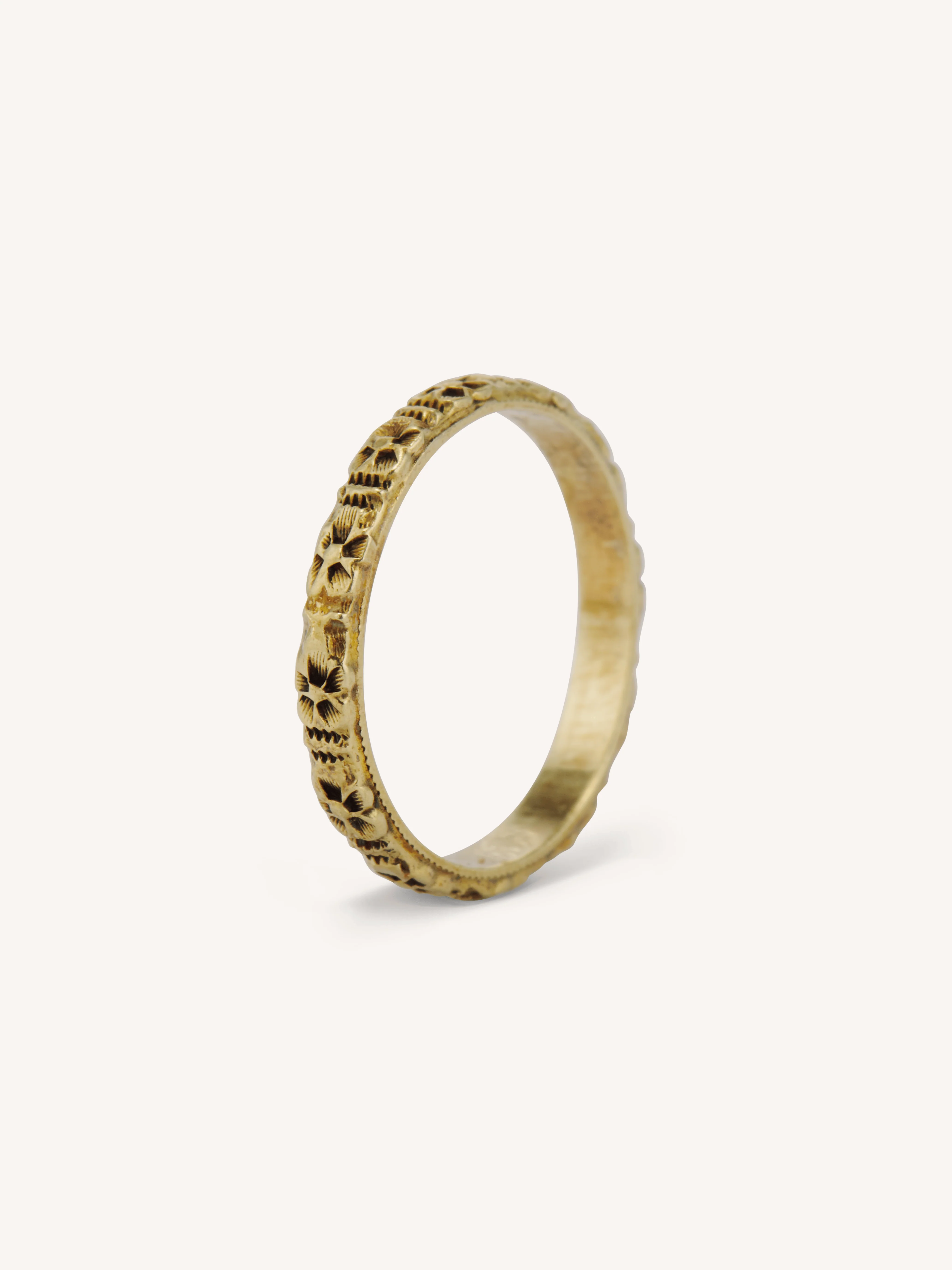 Late Victorian Floral 18k Yellow Gold Antique Engraved Band - Size 4.75 - Image 3