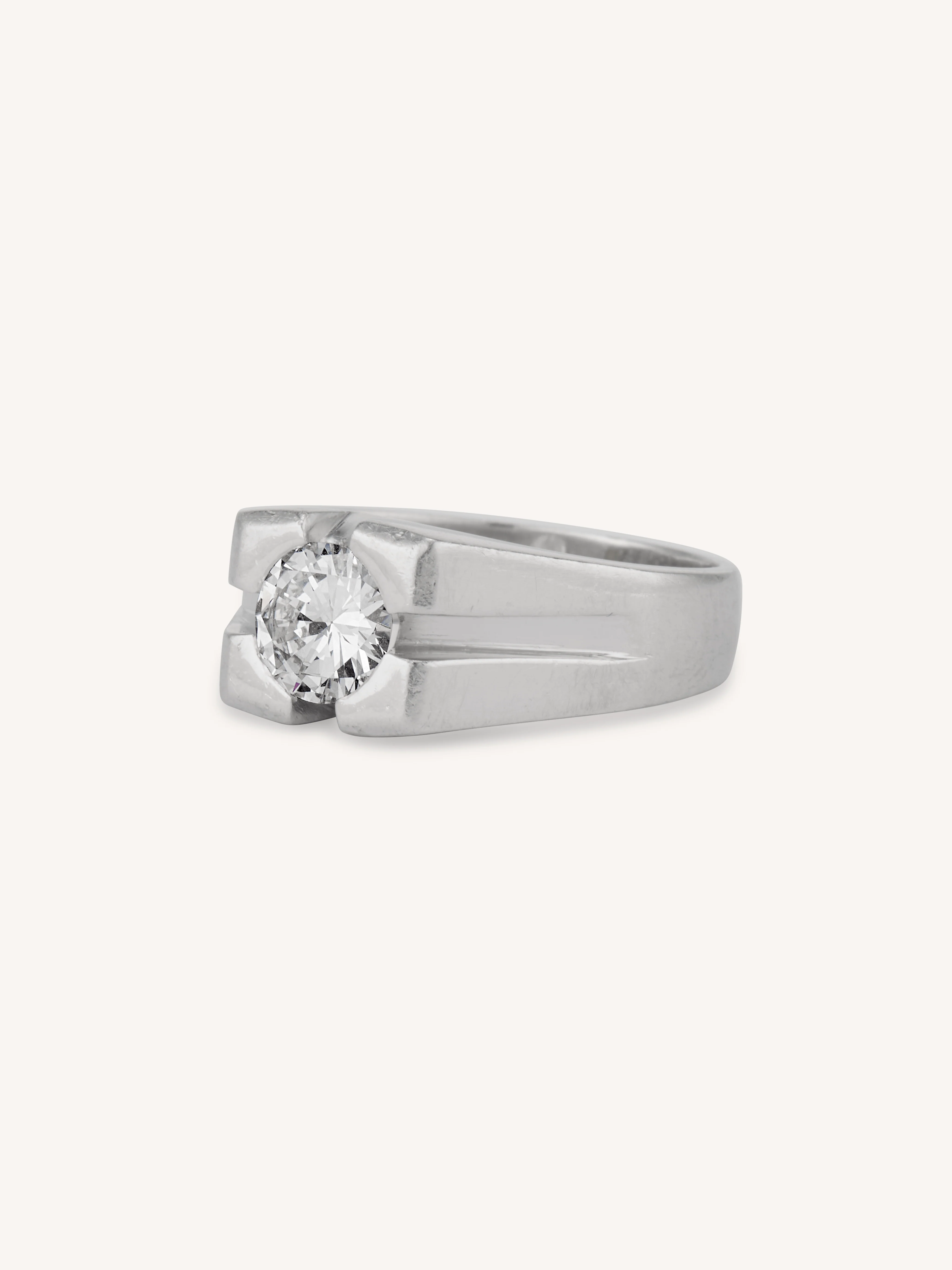 Mid-Century 1.05 Carat Round Brilliant Cut Diamond & Platinum Vintage Engagement Ring - Image 4
