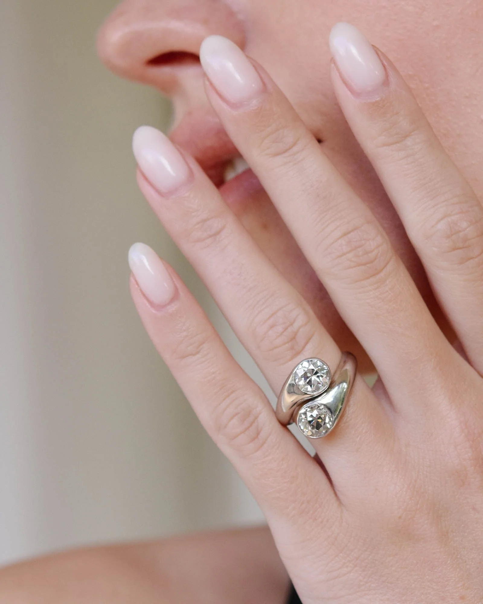 Midcentury 1.82 & 1.54 Carat Old European Cut Diamonds Toi et Moi Ring - Image 2