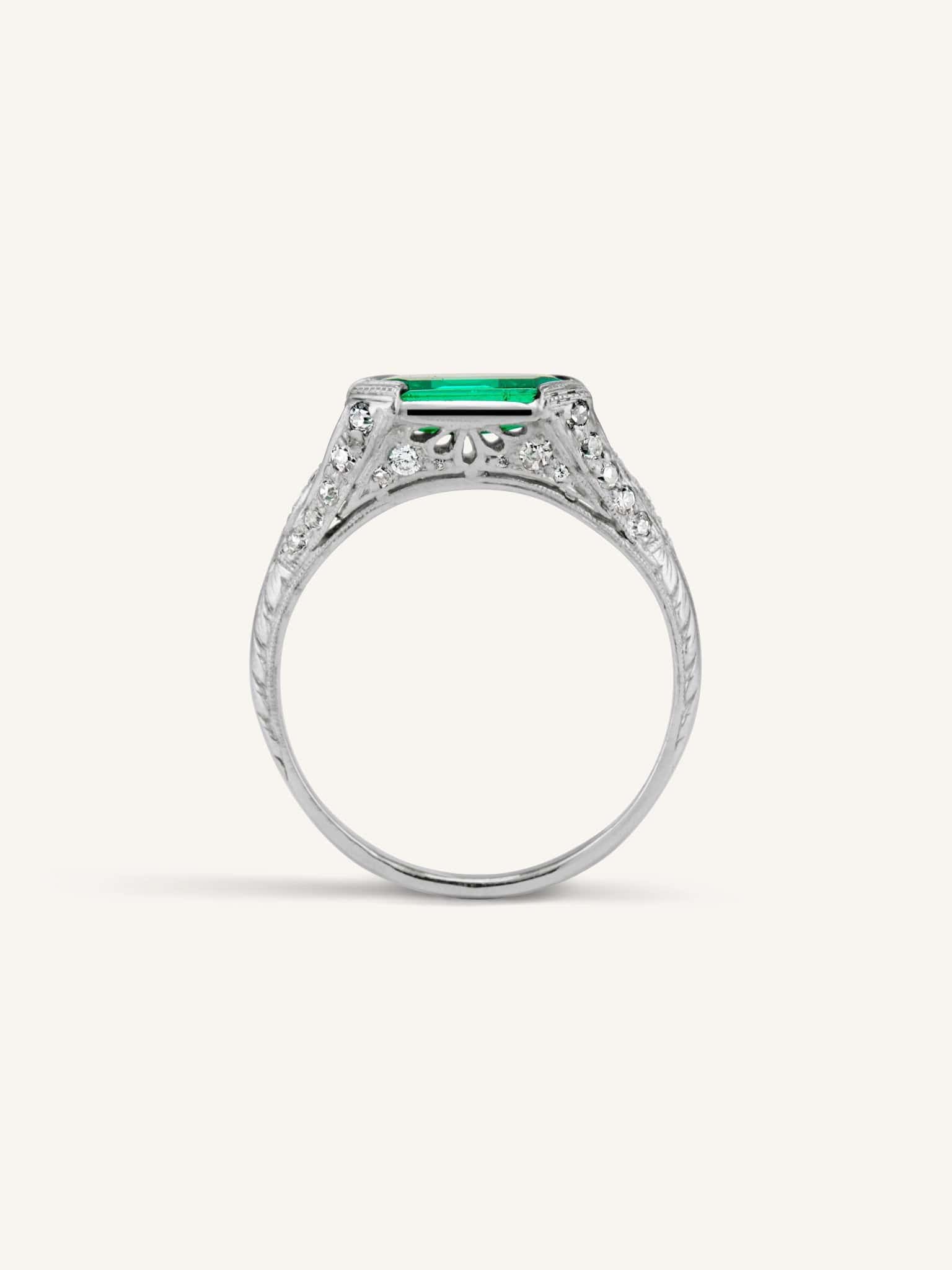 Tiffany & Co. Art Deco 1.83 Carat Colombian Emerald Cut Emerald Antique Ring - Image 5