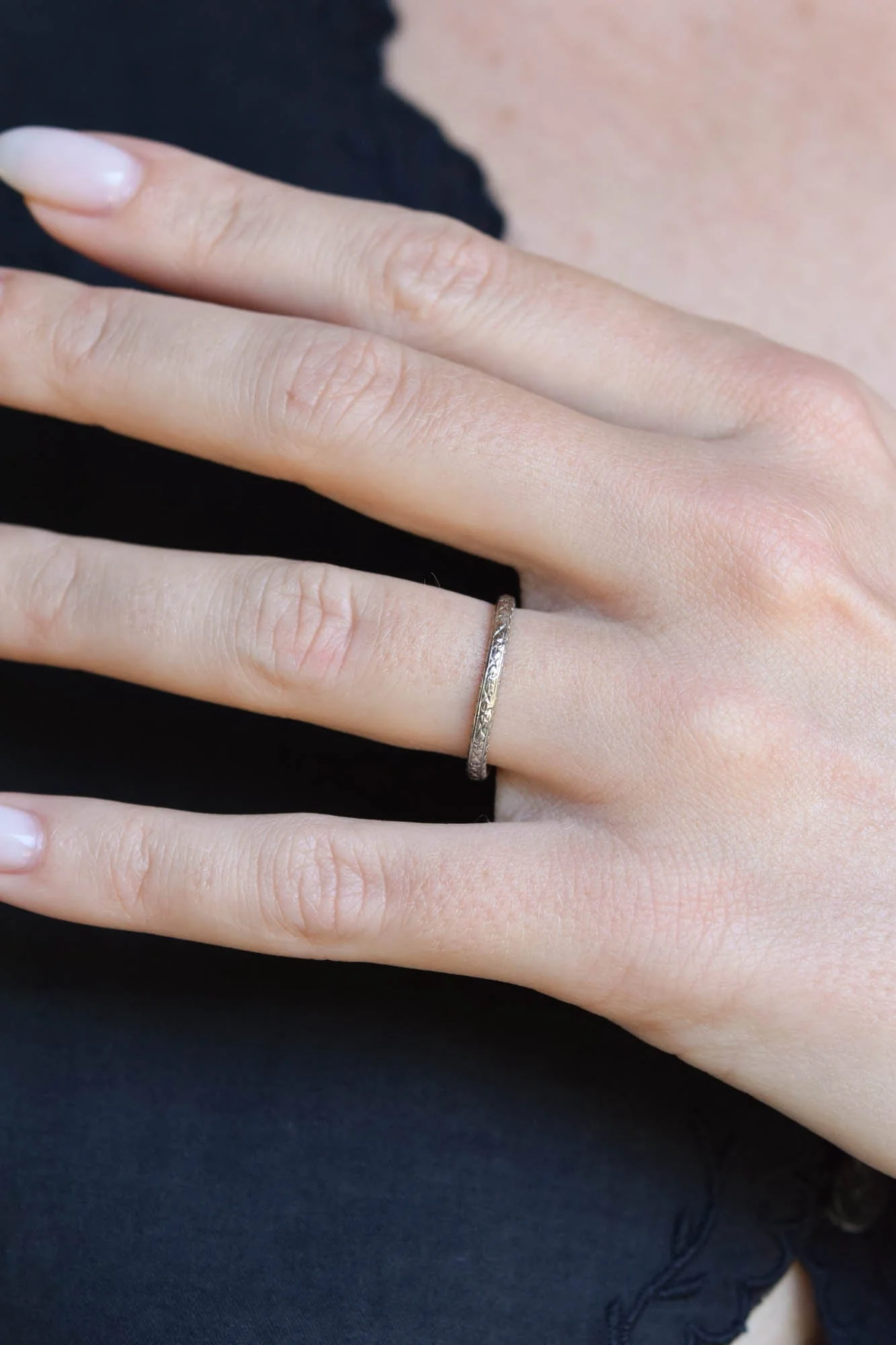 Tiffany & Co. Art Deco Engraved Platinum Vintage Wedding Band - Size 6 - Image 2