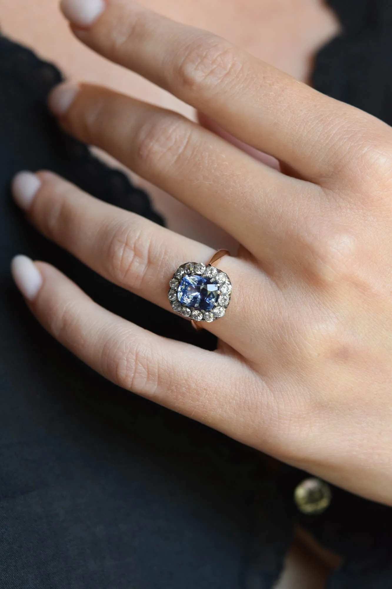 Early Art Deco 2.87 Carat Cushion Cut Ceylon Sapphire & Diamond Cluster Antique Engagement Ring, Sweden - Image 6