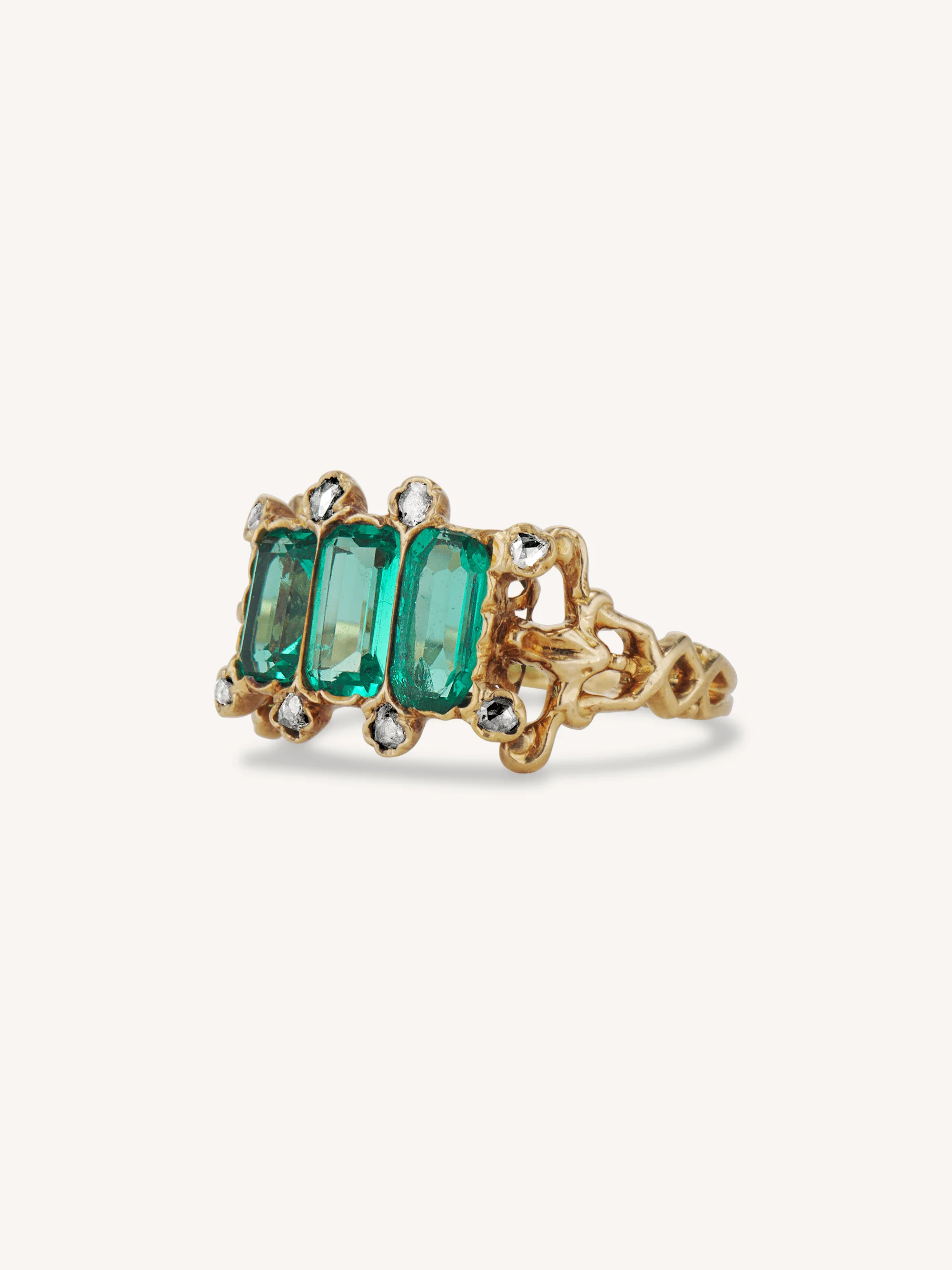 Victorian Colombian Emerald Three Stone Ring - Image 3