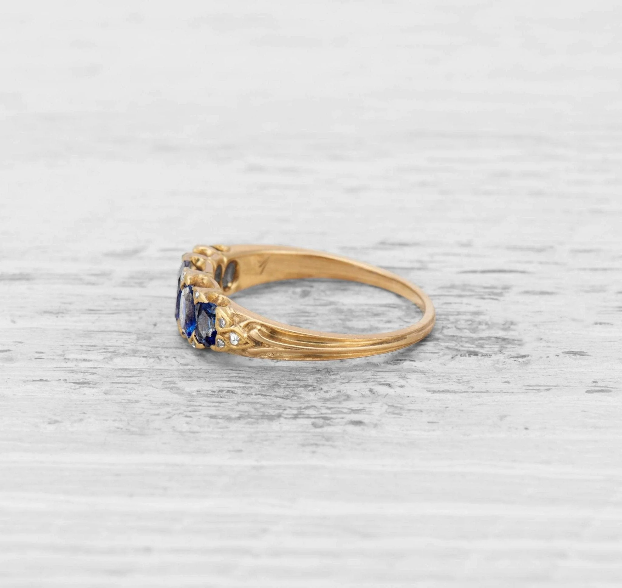 VICTORIAN SAPPHIRE AND DIAMOND FIVE STONE RING - Image 3