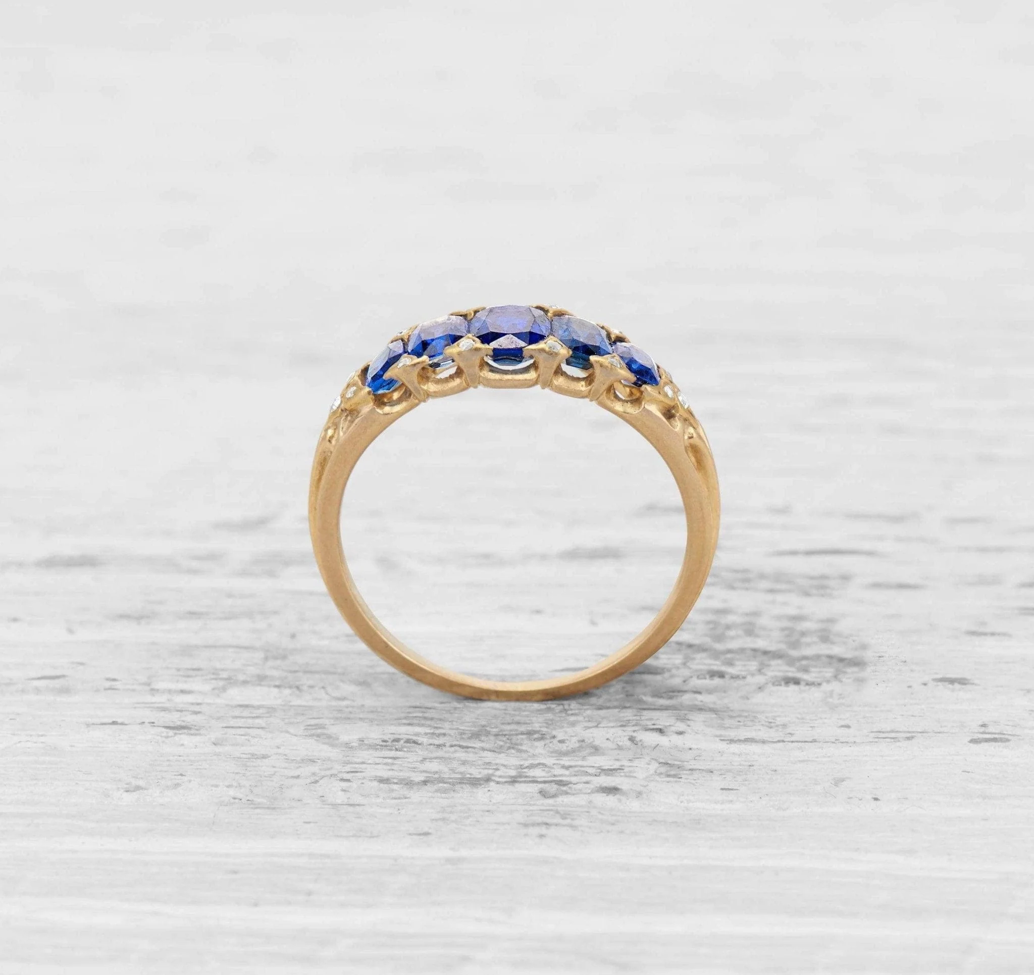 VICTORIAN SAPPHIRE AND DIAMOND FIVE STONE RING - Image 4