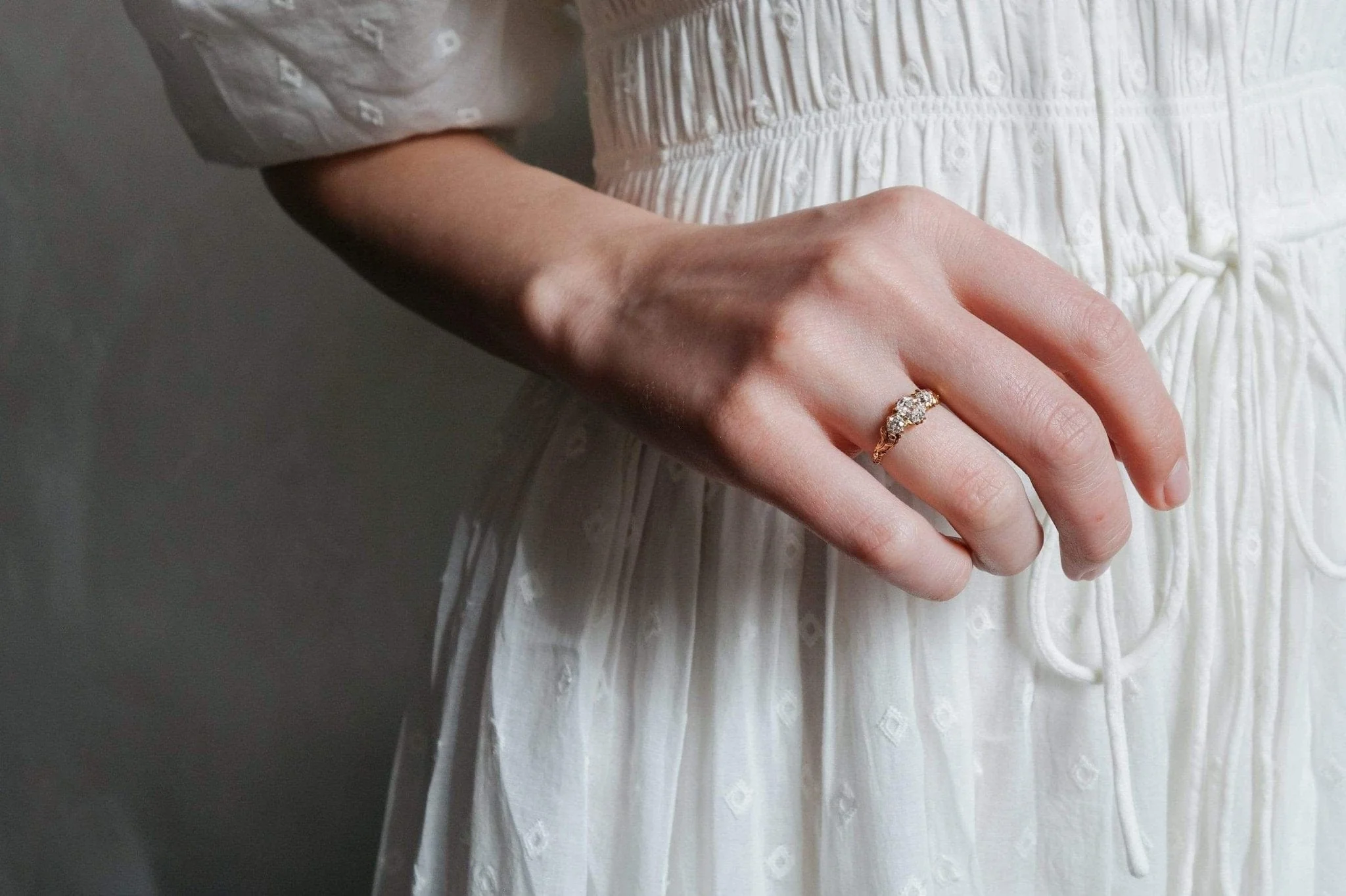 VICTORIAN THREE STONE DIAMOND RING - Image 3