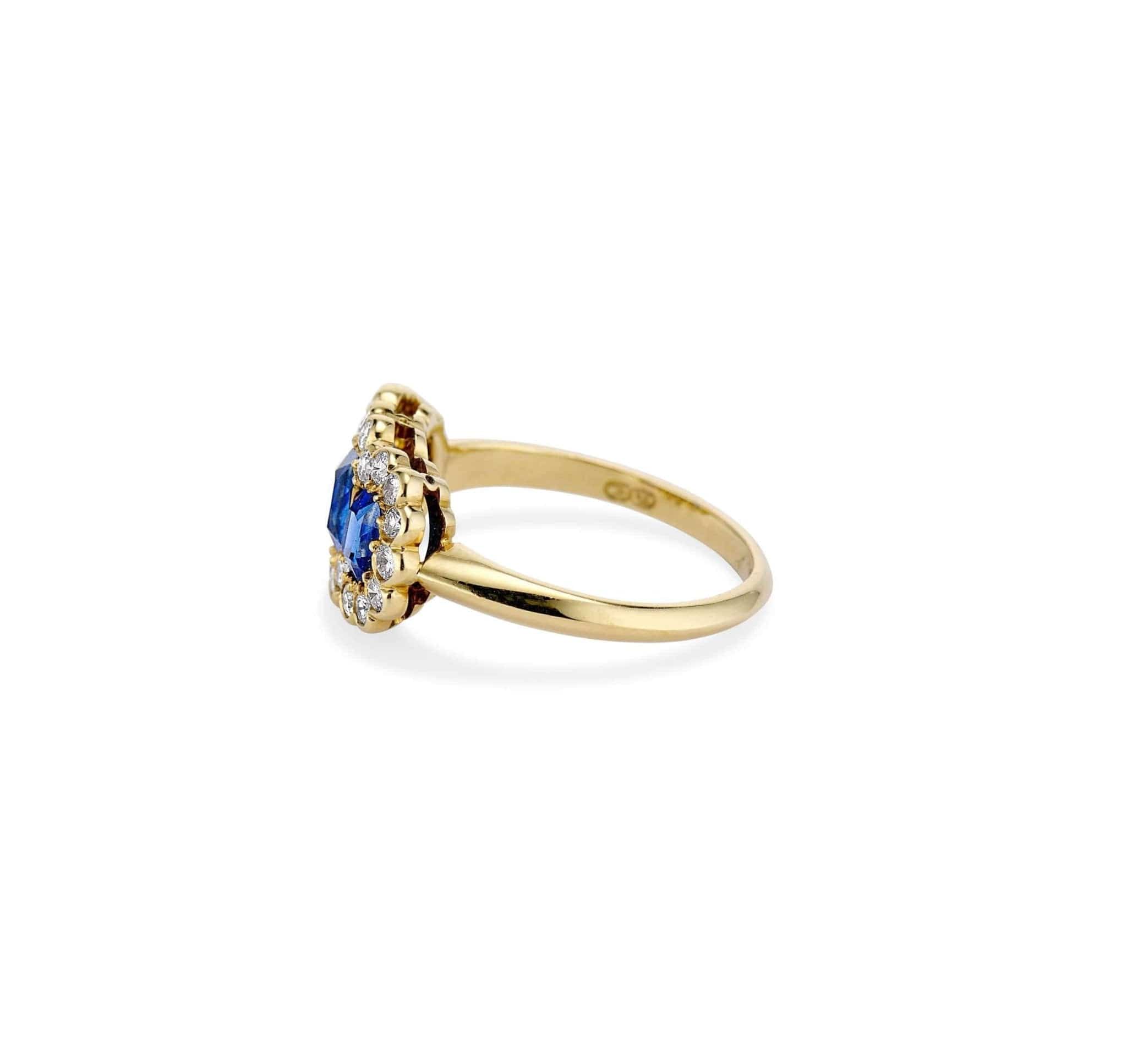 British Victorian Three Stone Sapphire Ring in Gold - Image 3