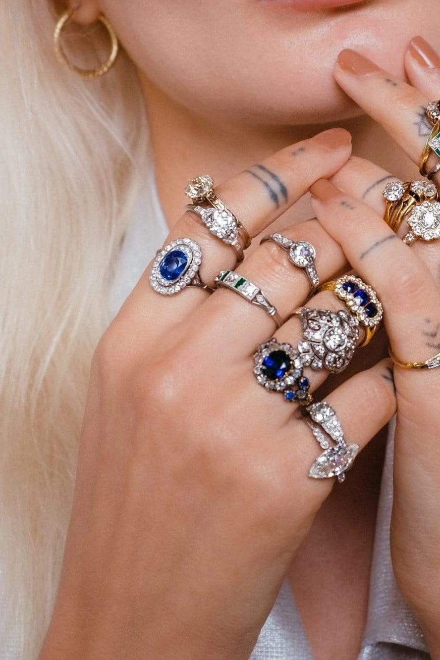 British Victorian Three Stone Sapphire Ring in Gold - Image 5