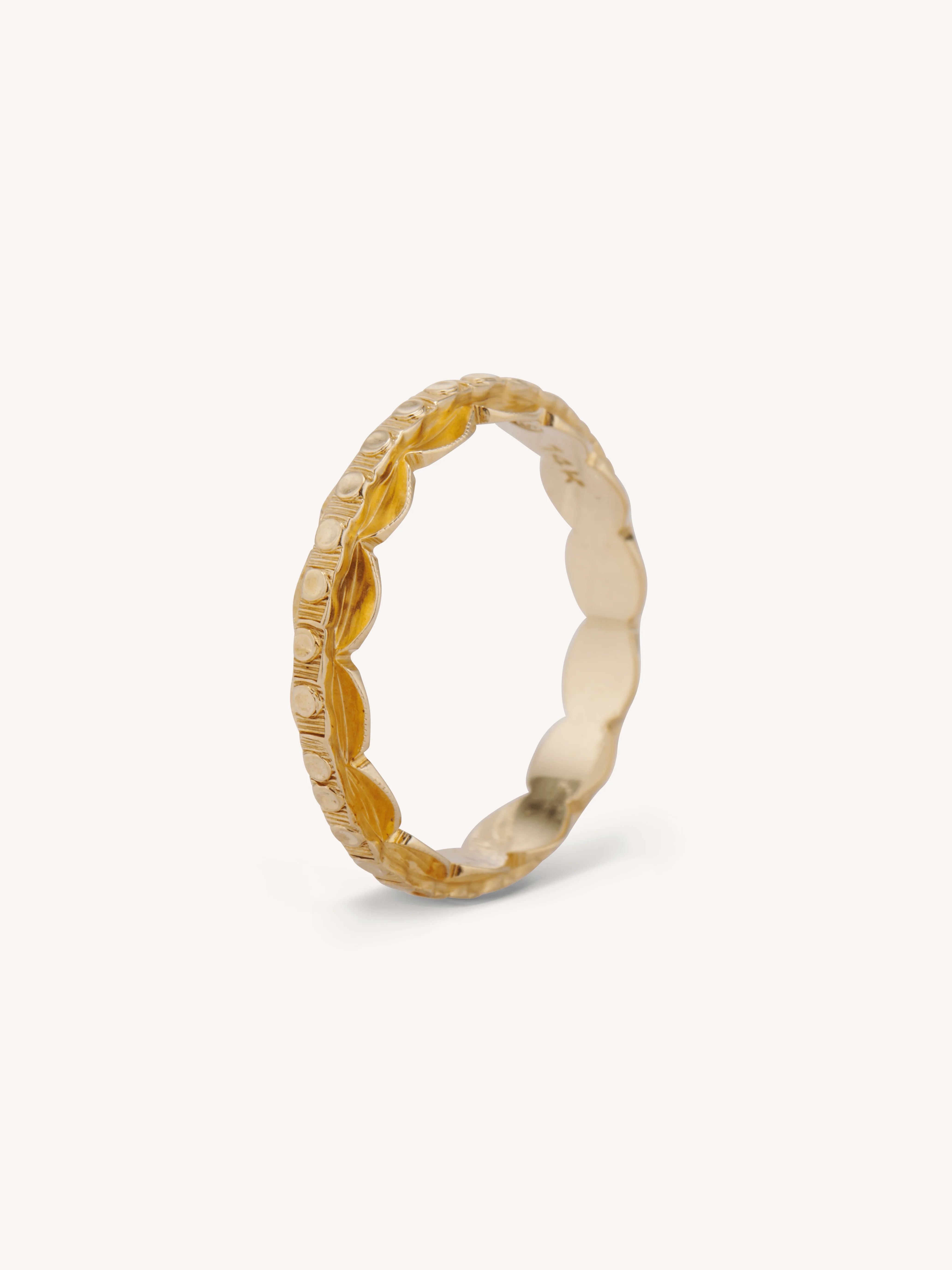 Vintage 14k Yellow Gold Scalloped Patterned Band - Size 6 - Image 3