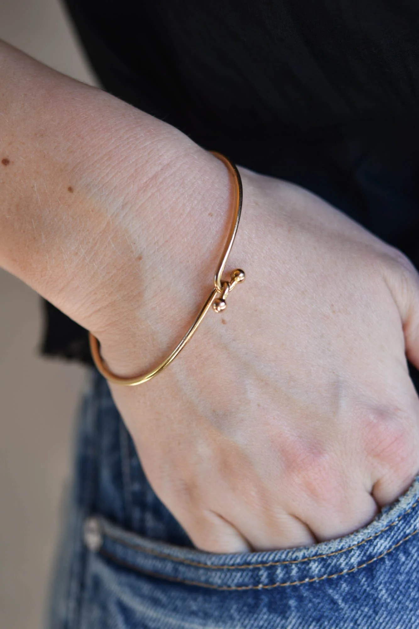 Gucci 18K Yellow Gold Knot Bangle - Image 2