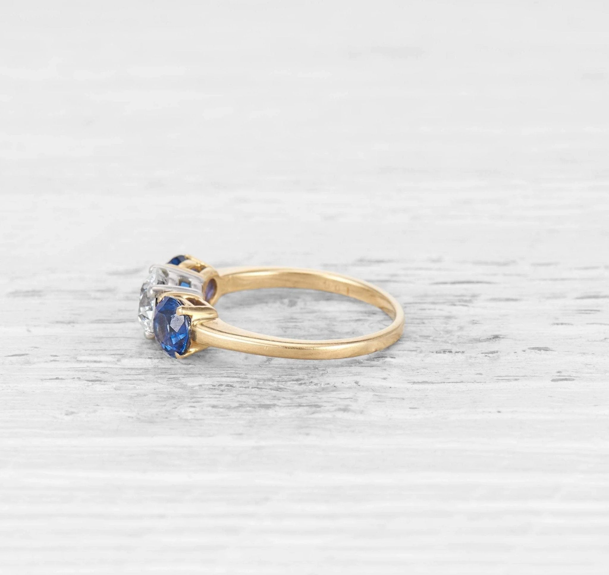 VINTAGE TIFFANY SAPPHIRE AND DIAMOND THREE STONE ENGAGEMENT RING - Image 4