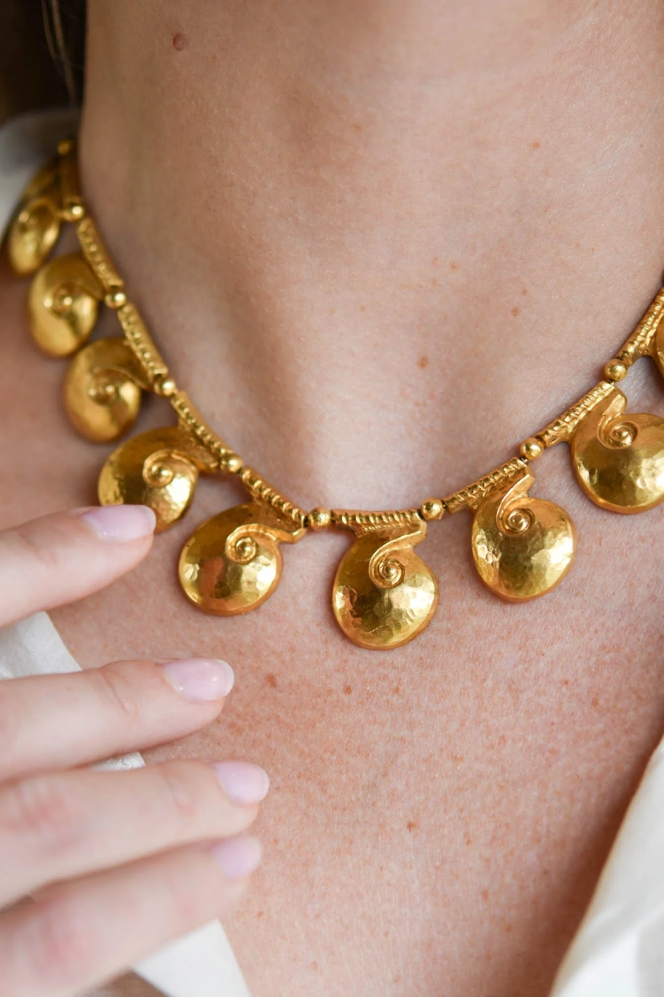 Zolotas Vintage 22K Gold Spiral 1970s–80s Necklace - Image 3